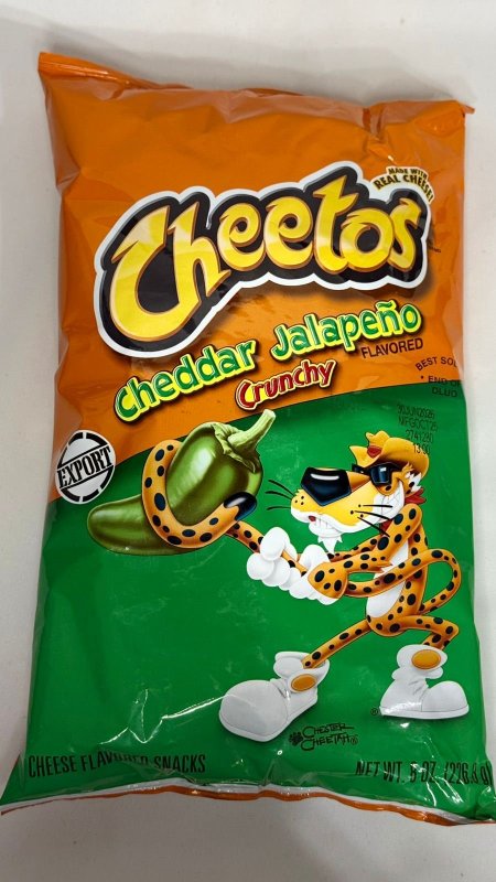 شبس Cheeto's  بطعم جبنة التشدر و الهلبينو