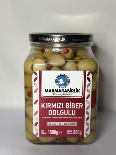 زيتون اخضر محشي فلفل احمر