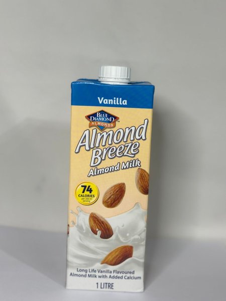 حليب اللوز بالفانيلا